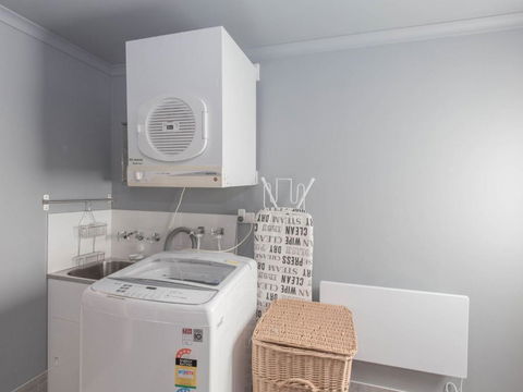 Oak & Barrel / 7 Twynam Street - Hotels Melbourne 1