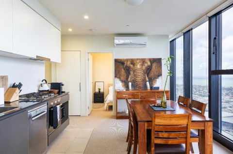 ON TOP Of THE WORLD BEST VIEWS In MELBOURNE !! - Hotels Melbourne 2