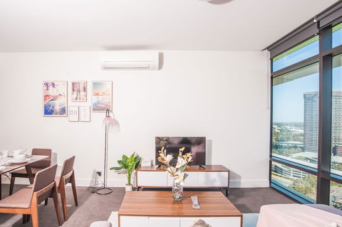 Luxury 2bed2bath APT @opaltower +view - Hotels Melbourne 3