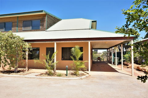 Ningaloo Breeze Villa 3 - Hotels Melbourne 5
