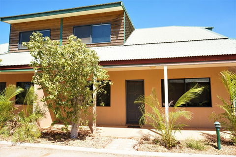 Ningaloo Breeze Villa 3 - Hotels Melbourne 2