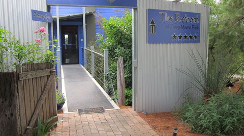 The Retreat At Froog-Moore Park - Hotels Melbourne 4