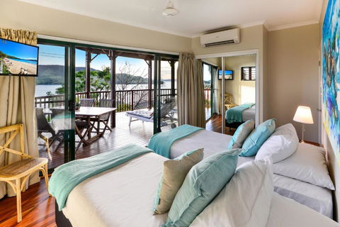 NEWLY BEAUTFULLY RENOVATED 16 The Casuarina 3 Bedroom House With 180 Degree Ocean Views - Hotels Melbourne 3