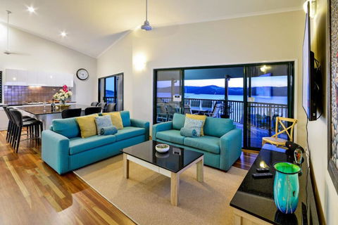 NEWLY BEAUTFULLY RENOVATED 16 The Casuarina 3 Bedroom House With 180 Degree Ocean Views - Hotels Melbourne 6