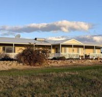 A Better Life Animal Sanctuary FarmStay Private Two Bedrooms Lounge Room  Bathroom  Toilet Shared Kitchen - Hotels Melbourne
