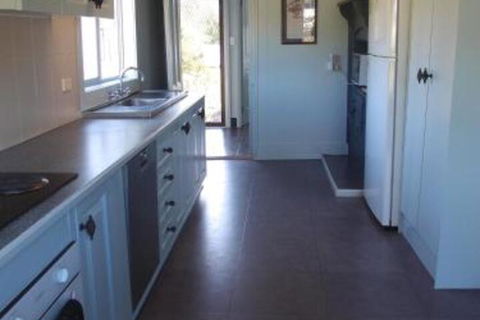 Old Schoolmasters Cottage On The Barrington River - Hotels Melbourne 5