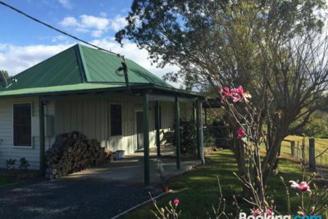 Old Schoolmasters Cottage On The Barrington River - Hotels Melbourne 0