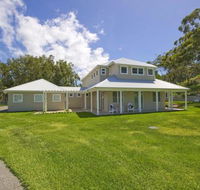 Echo Beach House 16 Reflections Dr Luxurious House with Magnificent Pool  Ducted Air - Hotels Melbourne