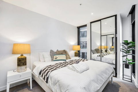 FV Iconic Designer APT, Parking, Near CBD Qfv147-14 - Hotels Melbourne 5