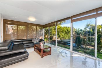 Spacious 4 Bedroom House The Hill - Hotels Melbourne 0