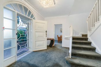Spacious 4 Bedroom House The Hill - Hotels Melbourne 2