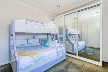 Spacious 4 Bedroom House The Hill - Hotels Melbourne 3