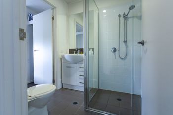 Watt Street 1 BR Apartment W Ocean Views - Hotels Melbourne 2