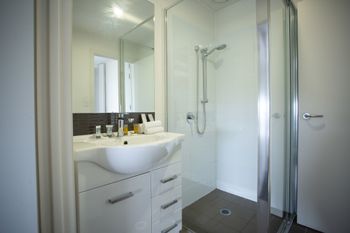 Watt Street 1 BR Apartment W Ocean Views - Hotels Melbourne 1