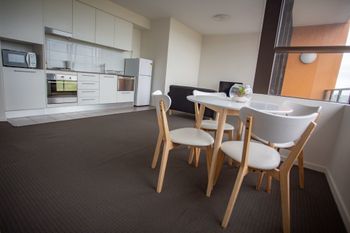 Watt Street 1 BR Apartment W Ocean Views - Hotels Melbourne 6