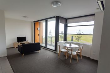 Watt Street 1 BR Apartment W Ocean Views - Hotels Melbourne 4