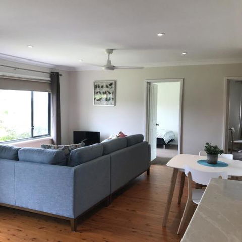 WAVES At MOLLYMOOK - Hotels Melbourne 2