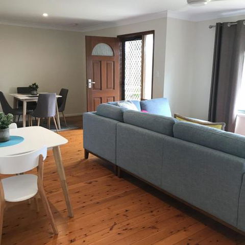 WAVES At MOLLYMOOK - Hotels Melbourne 1