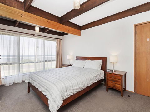 Swimmers Rest - Uninterrupted Panoramic Ocean Views - 1 Bedroom - Hotels Melbourne 5