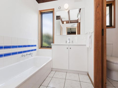 Swimmers Rest - Uninterrupted Panoramic Ocean Views - 1 Bedroom - Hotels Melbourne 3