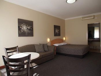 Golden Guitar Motor Inn - Hotels Melbourne 4