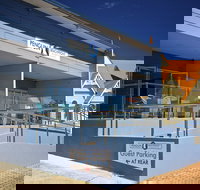 Penguin Beachfront Apartments - Hotels Melbourne