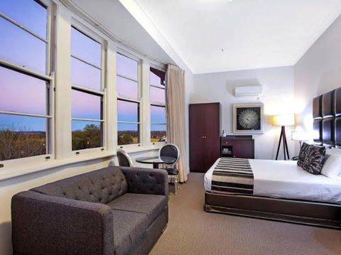 Monte Pio Hotel & Conference Centre - Hotels Melbourne 1