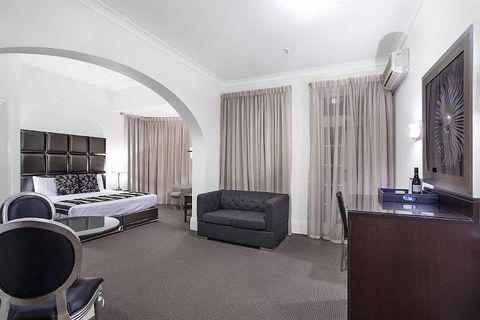 Monte Pio Hotel & Conference Centre - Hotels Melbourne 0