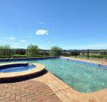Beggars Bridge Vineyard Homestead w / pool  wifi  tennis  vineyard - Hotels Melbourne