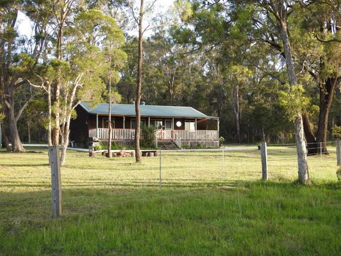 Wallaby Cottage Cute Accom In Bushland Setting - Hotels Melbourne 4