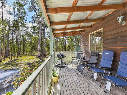 Kangaroo Cottage Cute Accom In Bushland Setting - Hotels Melbourne 2