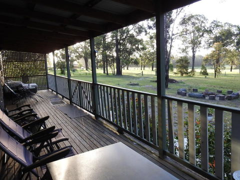 Kangaroo Cottage Cute Accom In Bushland Setting - Hotels Melbourne 1