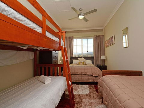 Silver Springs (4br) Cottage With Wifi Views Olives & Space . Fireplace Views Olives & Space - Hotels Melbourne 3