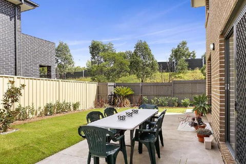 Serviced Houses Casula - Hotels Melbourne 5