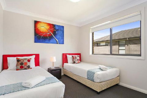 Serviced Houses Casula - Hotels Melbourne 4