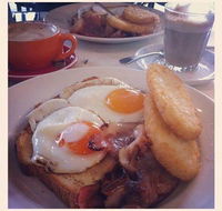 The Village Cafe - Hotels Melbourne