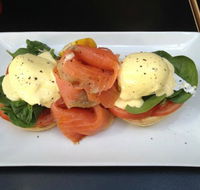 Maldini's Cafe - Hotels Melbourne