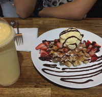 Clyde Treats Petite Yum - Hotels Melbourne