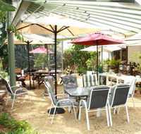 Mad Hatters Tea Garden - Hotels Melbourne