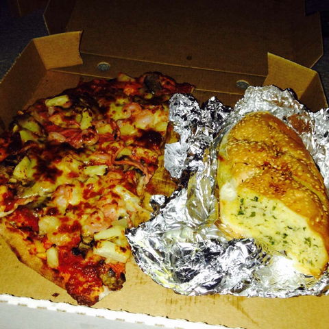 Monica's Pizza - Hotels Melbourne 0