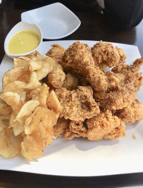 Momo Chicken & Beer - Hotels Melbourne 0