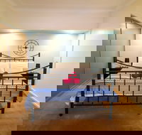 Naked Whisky Bar - Hotels Melbourne