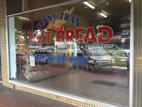 Sunny Tran Hot Bread - Hotels Melbourne 0