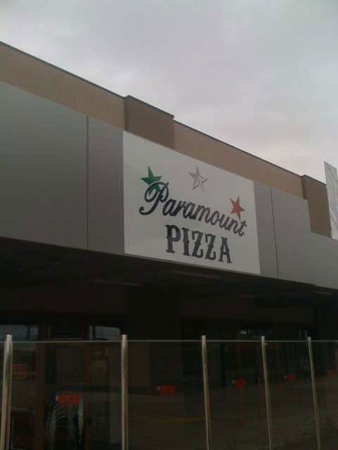 Paramount Pizza - Hotels Melbourne 0