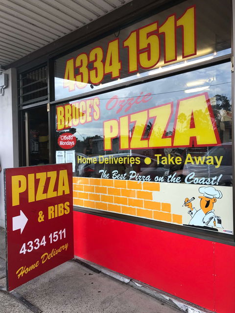 Bruce’s Ozzie Pizza - Hotels Melbourne 0