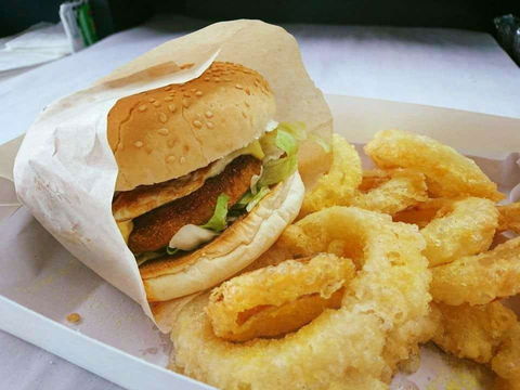 Monty Fish & Chips - Hotels Melbourne 0