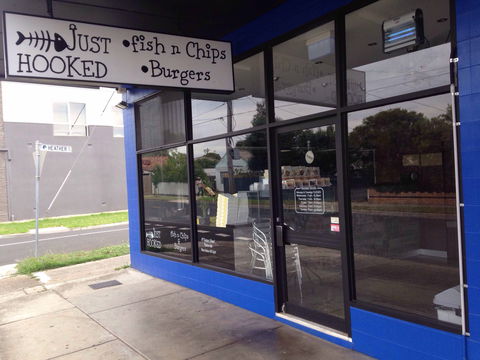 Just Hooked - Hotels Melbourne 0