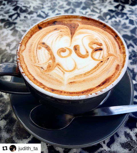 Scallywags Cafe - Hotels Melbourne 1