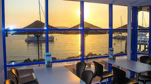 GJ's Bay Cafe And Grill - Hotels Melbourne 2
