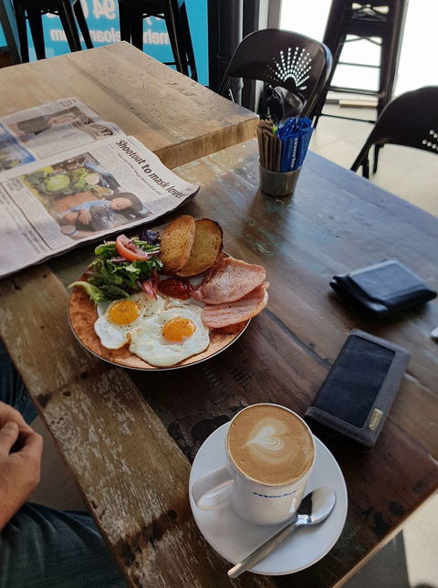June's Cafe - Hotels Melbourne 0
